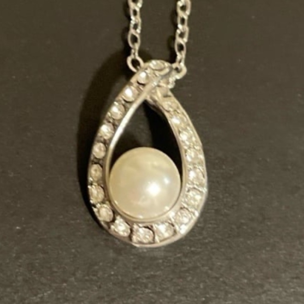 Icing Pearl Formal Necklace